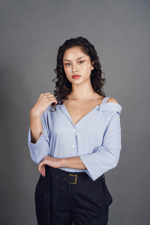 BLUSA ASIMETRICA CELESTE